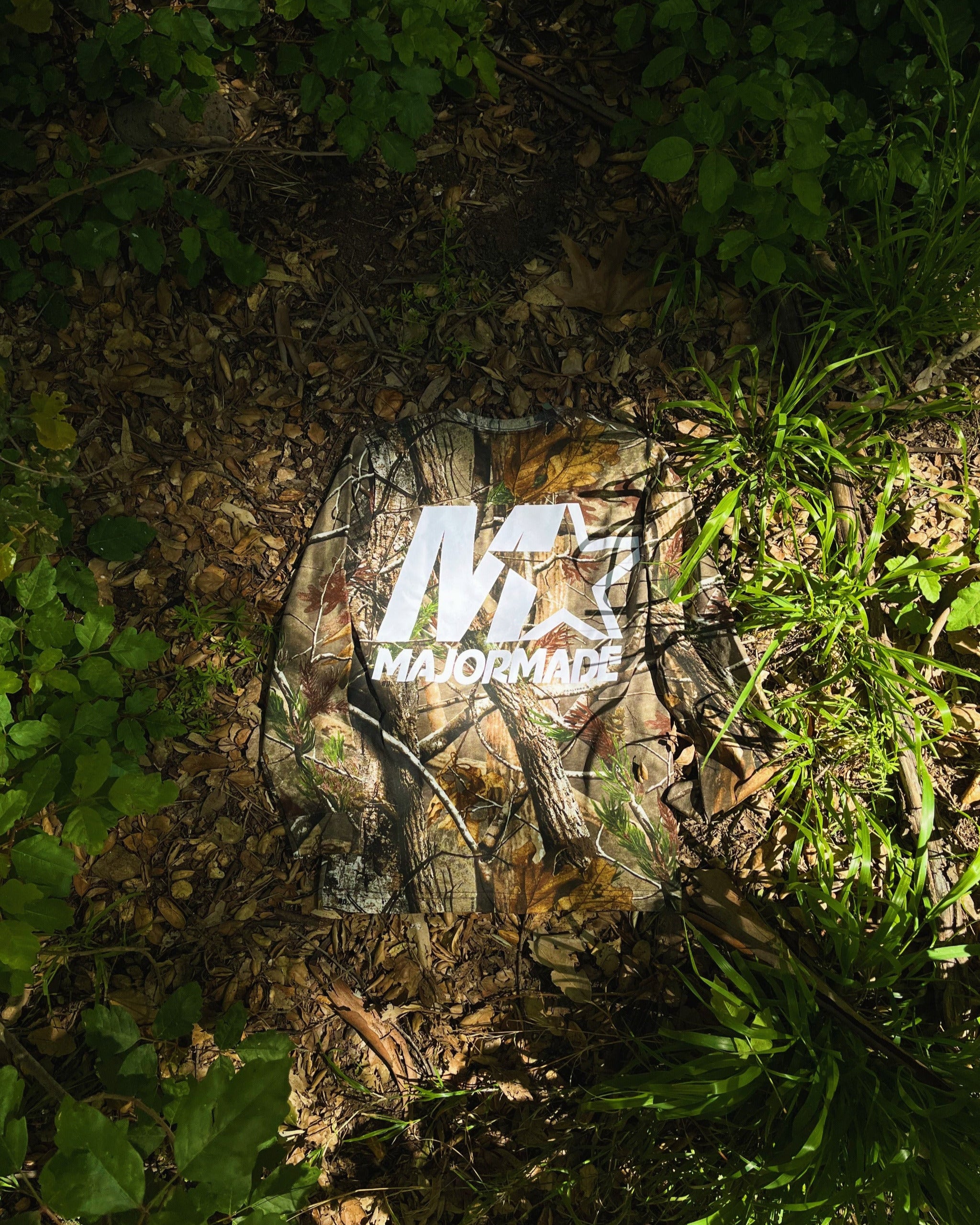 Camouflage-patterned bag with 'Major League' branding on a grassy ground.